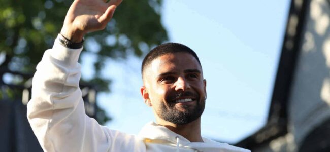 Scudetto Napoli, l'outfit di Insigne che fa impazzire i tifosi- FOTO