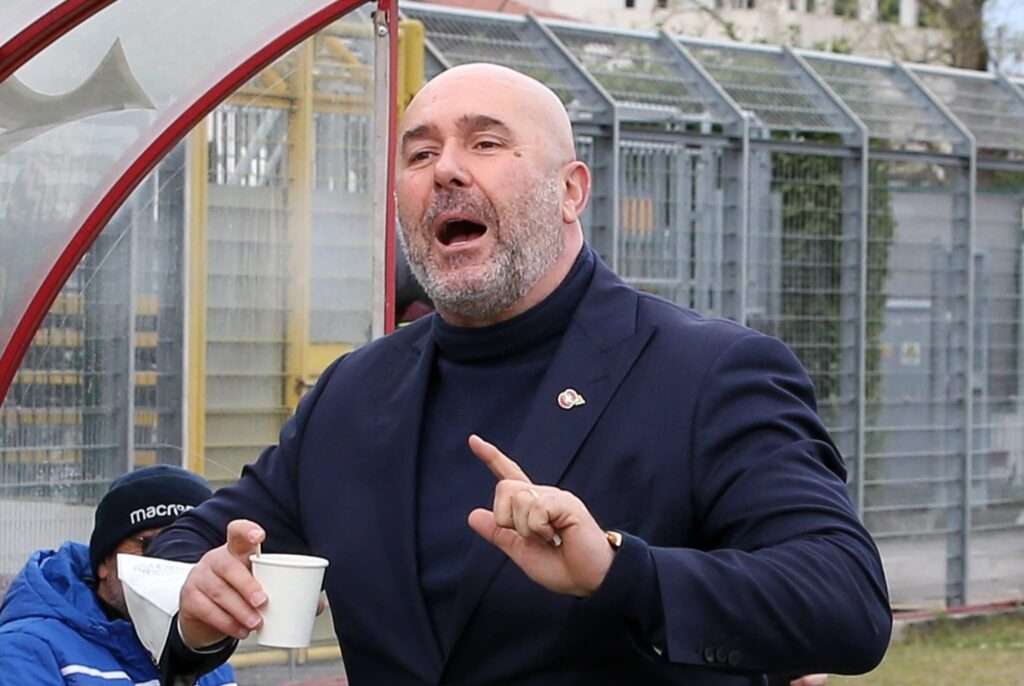 Presidente Ternana, messaggio shock ai tifosi: “Siete m**d* non meritate un c***o” – FOTO