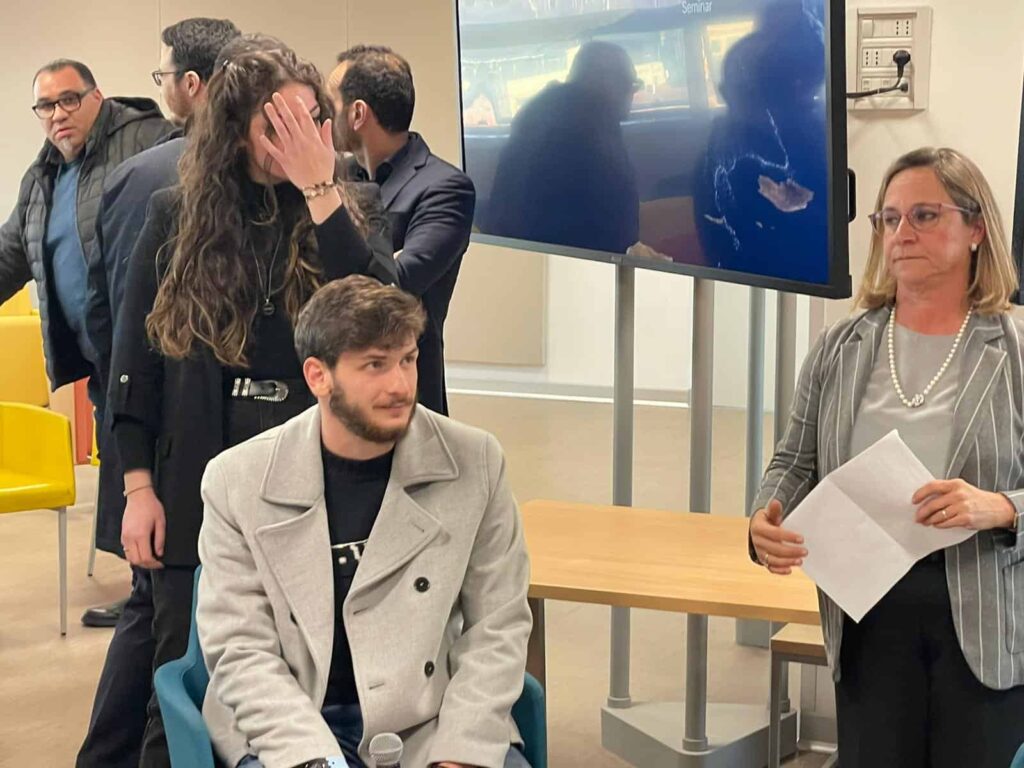 kvaratskhelia incontro università academy apple napoli