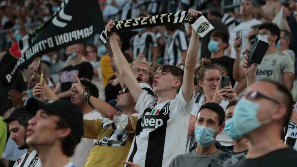 Tifoso juventino scatena la rabbia dei napoletani: “Apro lo spumante se il Napoli perde lo scudetto”