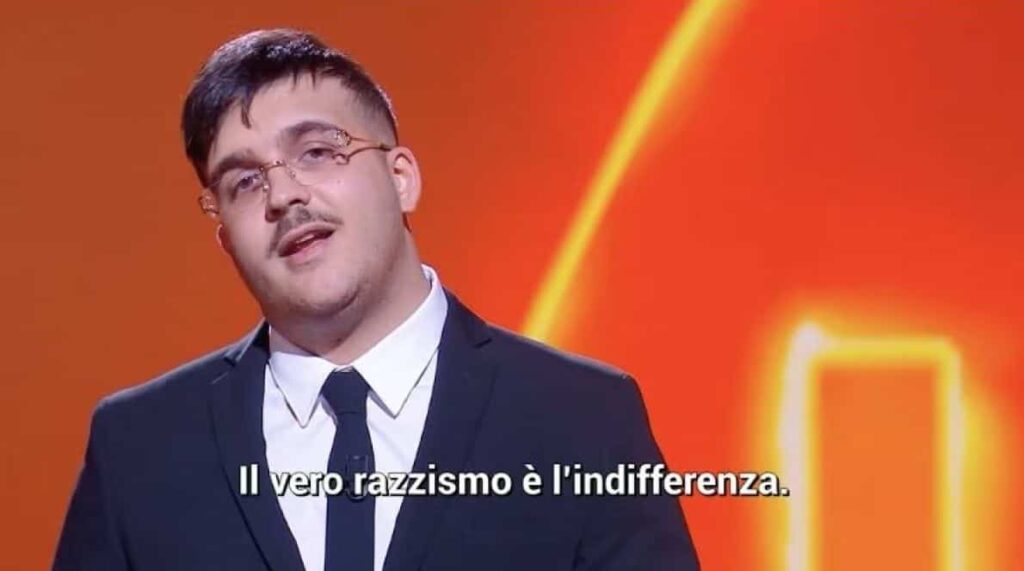 Geolier: 'Io a Milano piango? State piangendo voi in classifica. Vi porto un fazzoletto'