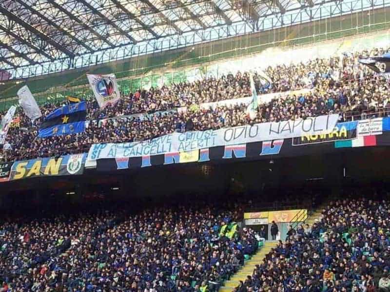 Il Napoli sotto attacco: l'odio anti-meridionale nel calcio italiano è reale