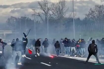 Roma e Napoli: divieto di trasferta per i tifosi dopo scontri violenti sull'autostrada