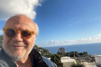 Jerry Calà colpito da un infarto nella notte a Napoli: operato nella Clinica Mediterranea