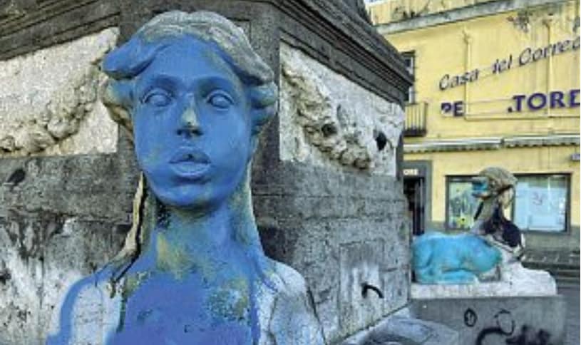 Napoli, il sindaco Manfredi "basta dipingere i monumenti d'azzurro"