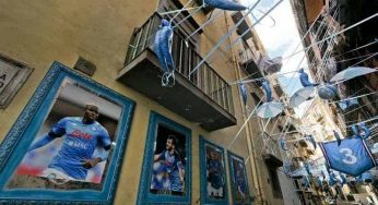 Scudetto Napoli: idea geniale per colorare i paletti. Altro che vandalismo – FOTO