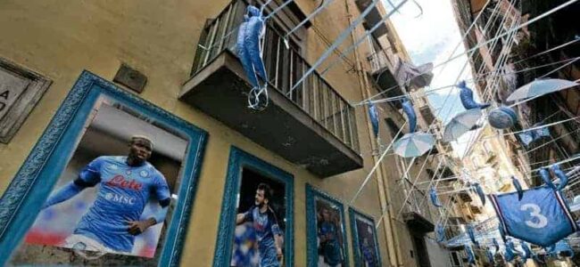 Scudetto Napoli: idea geniale per colorare i paletti. Altro che vandalismo