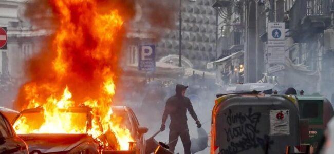 Napoli, la Digos blocca nella notte gli ultras azzurri: Volevano massacrare i tifosi dell'Eintracht