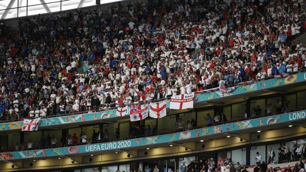 tifosi inglesi striscione contro maradona