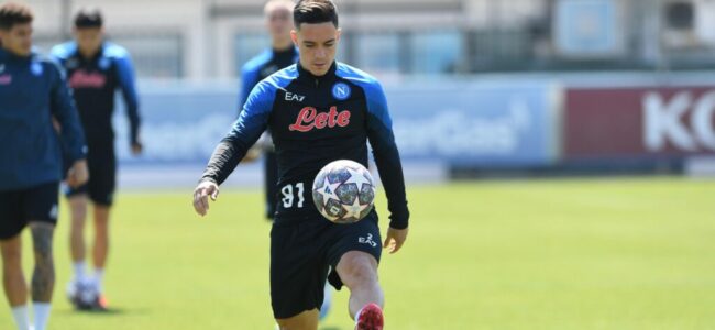 Giacomo Raspadori si allena a Castel Volturno