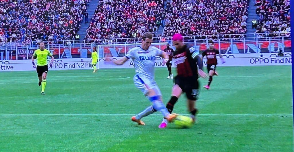 Milan-Lecce: Pioli furioso per il rigore cancellato dal Var – FOTO