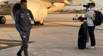 Napoli-Lecce, azzurri atterrati a Brindisi, Kvara e Simeone concentrati, Mario Rui sorridente -VIDEO