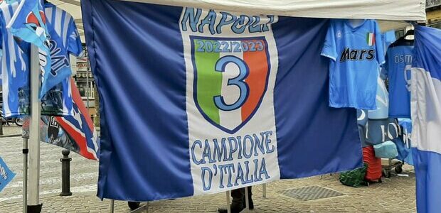 Napoli, sparatoria tra abusivi dei gadget scudetto