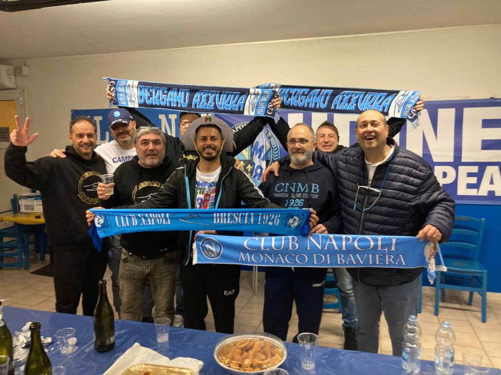 Napoli festeggia in Italia e nel mondo: la gioia dei dei tifosi – FOTO