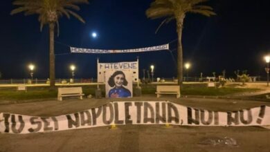 Striscione choc nel Casertano, foto di Anna Frank con la maglia del Napoli