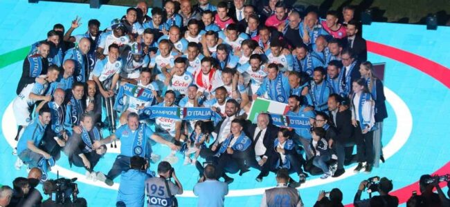 Festa Scudetto Napoli: Starace e Osimhen che pazzie e Kvaratskhelia in passerella con la bandiera della Georgia -VIDEO