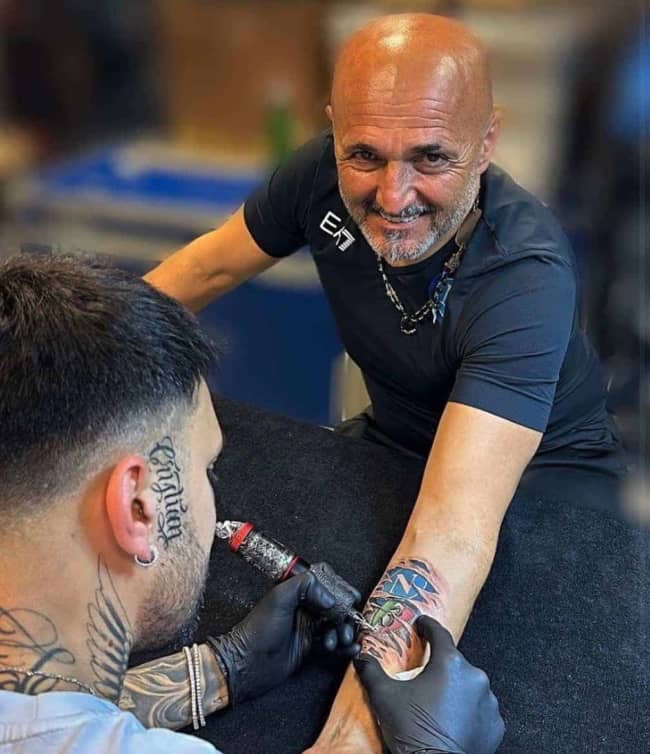 Stupendo Spalletti: tatuaggio dello Scudetto Napoli sulla pelle - LE FOTO