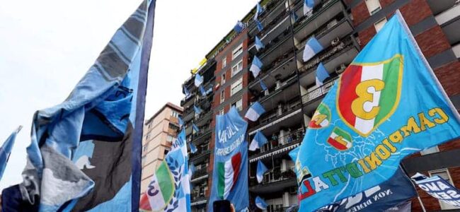 Salerno, tifoso del Napoli aggredito per una bandiera