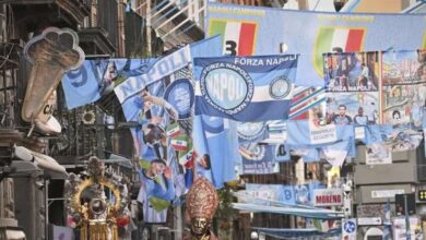 Napoli vince non solo nello sport: Turista perde cellulare durante la festa scudetto, i tifosi raccolgono 300€