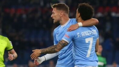 La Lazio batte il Sassuolo con un 2-0 all'Olimpico, ritardando la conquista dello scudetto del Napoli e scalzando la Juventus al secondo posto in classifica.