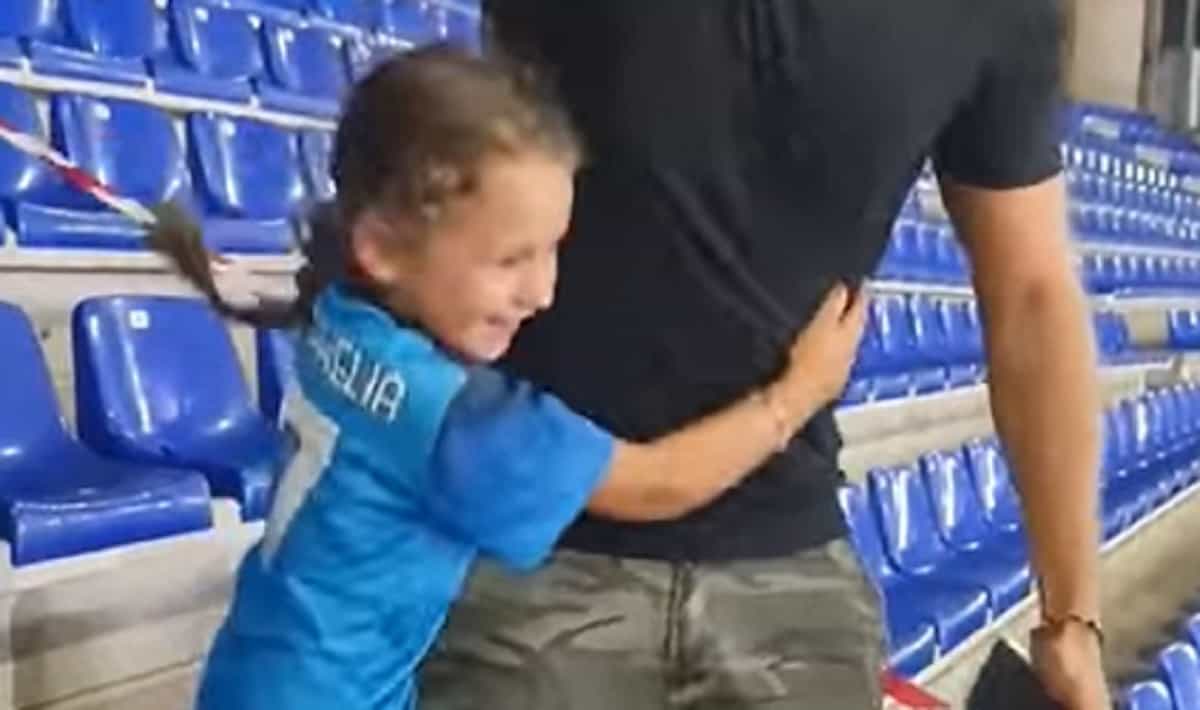 La piccola Rachele al Maradona "Papà, perché tutti mi vogliono bene?". La risposta: "Questa è Napoli!"