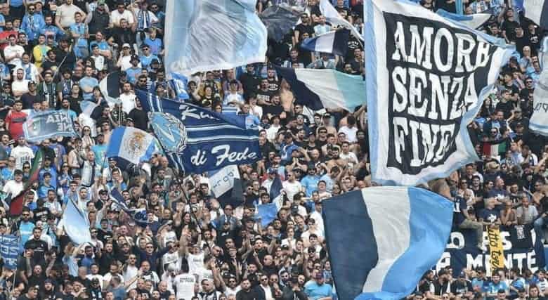 Bologna Napoli: incredibile sfotto dei tifosi partenopei, il Dall’Ara è solo azzurro