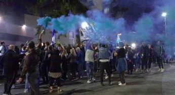 Esplosione di festa in Piazza Plebiscito: i tifosi del Napoli in lacrime per il sogno diventato realtà – VIDEO