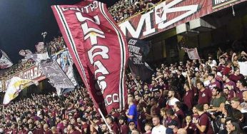 Botheim: “A Salerno i tifosi sono pazzi. Potrebbero strapparti i pantaloncini e farti andare nudo per strada”