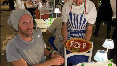 Chris Martin e i Coldplay a Napoli: tra passeggiate, pizza e concerti