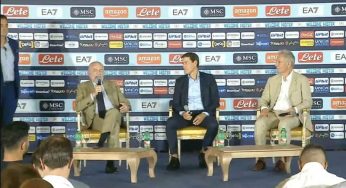 Presentazione Garcia, la reazione da applausi di De Laurentiis alla domanda: “Roma è una piazza simile a Napoli” – VIDEO