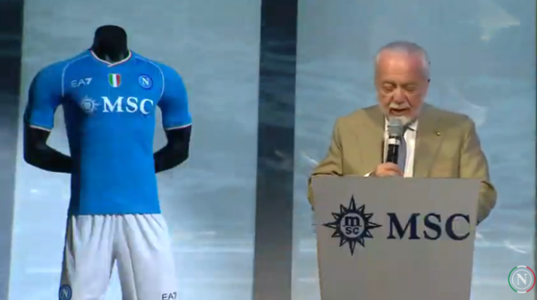 Presentazione maglia SSC Napoli, De Laurentiis: "Simbolo di un rinascimento"