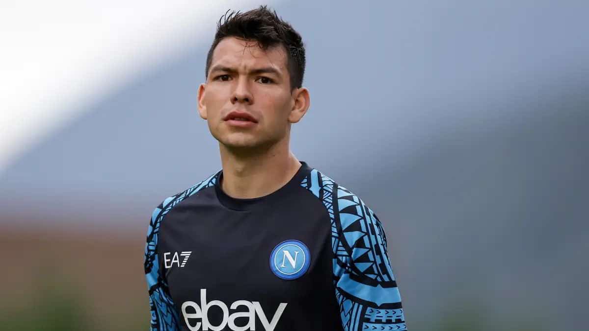 Lozano apre al rinnovo con il Napoli spalmando l'ingaggio