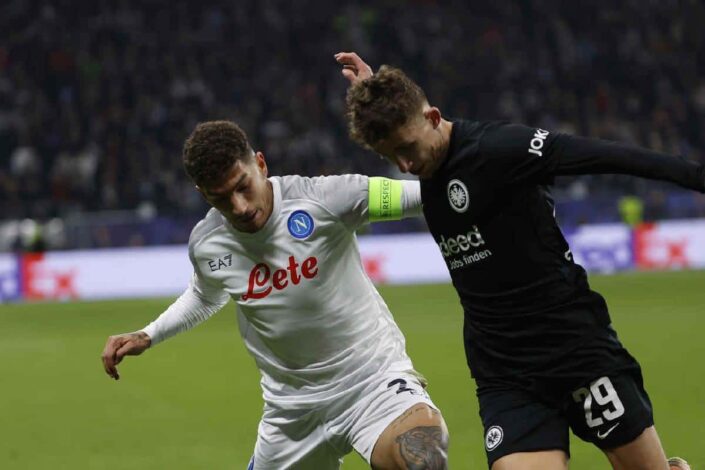 il Napoli punta Lindstrom: proposta all'Eintracht Francoforte