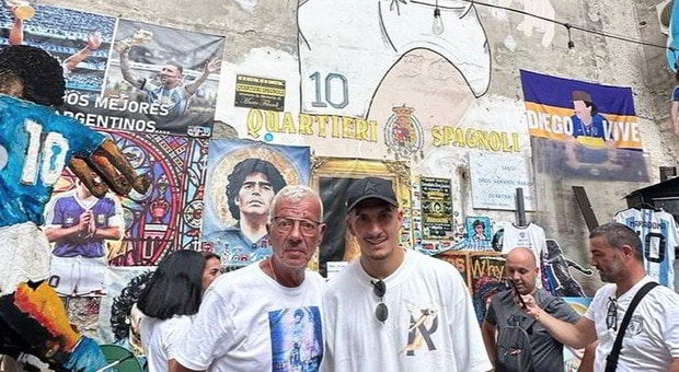 Napoli, Di Lorenzo in visita al murales di Maradona ai Quartieri Spagnoli