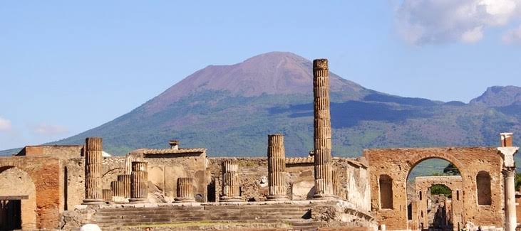 Ferragosto a Napoli: Un Viaggio Tra Storia e Tradizioni