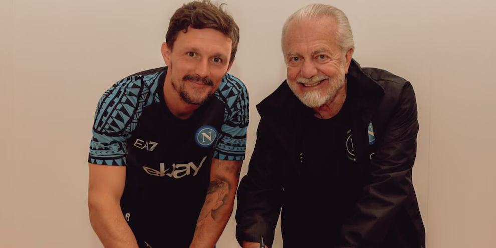 Napoli, ufficiale il rinnovo di Mario Rui fino al 2026