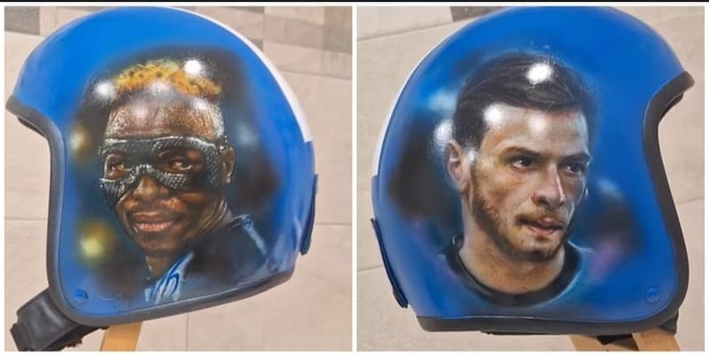 Napoli, artista crea casco con Osimhen e Kvara: effetto incredibile