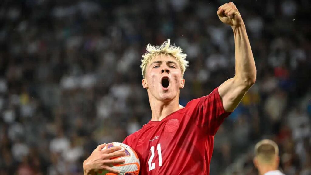 La 'Ø' Che Vale Oro: Una Lettera ha Impedito le Vendite di Maglie di Hojlund al Manchester United