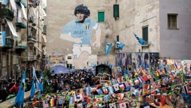 Conte visita il murales di Maradona