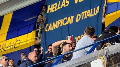 Caos a Verona: tifosi del Napoli cacciati dalla tribuna dopo il gol di Politano