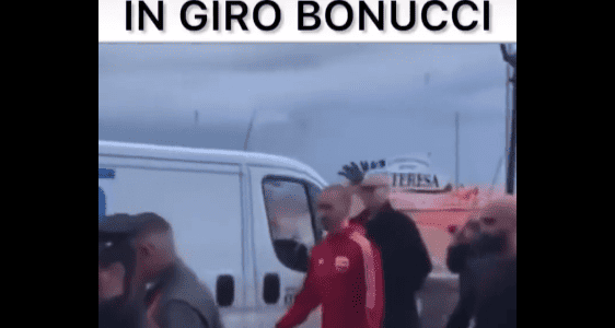 Frecciata di un tifoso napoletano a Bonucci: "Dalla Juventus alla Longobarda" (VIDEO)