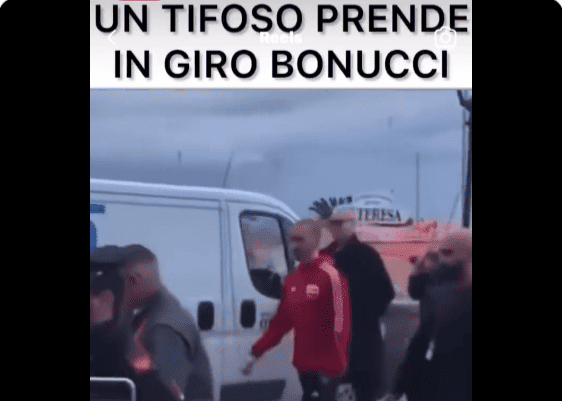 Frecciata di un tifoso napoletano a Bonucci: "Dalla Juventus alla Longobarda" (VIDEO)