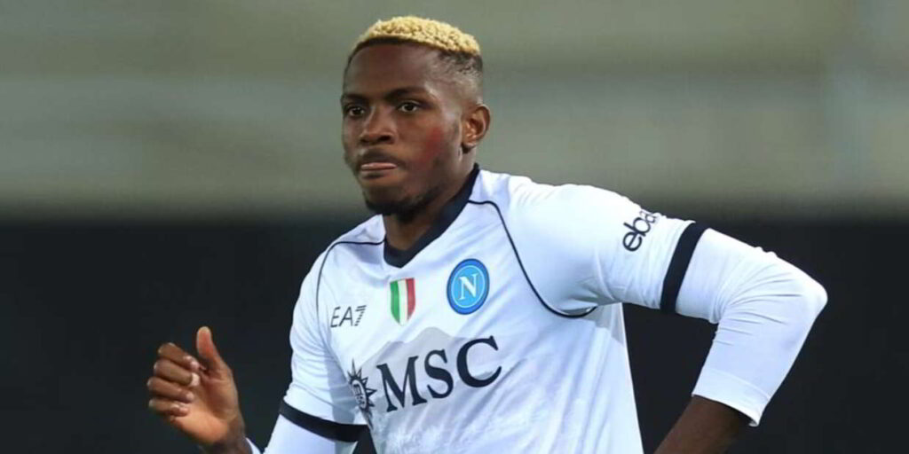 Osimhen torna senza mascherina: scelta scaramantica?