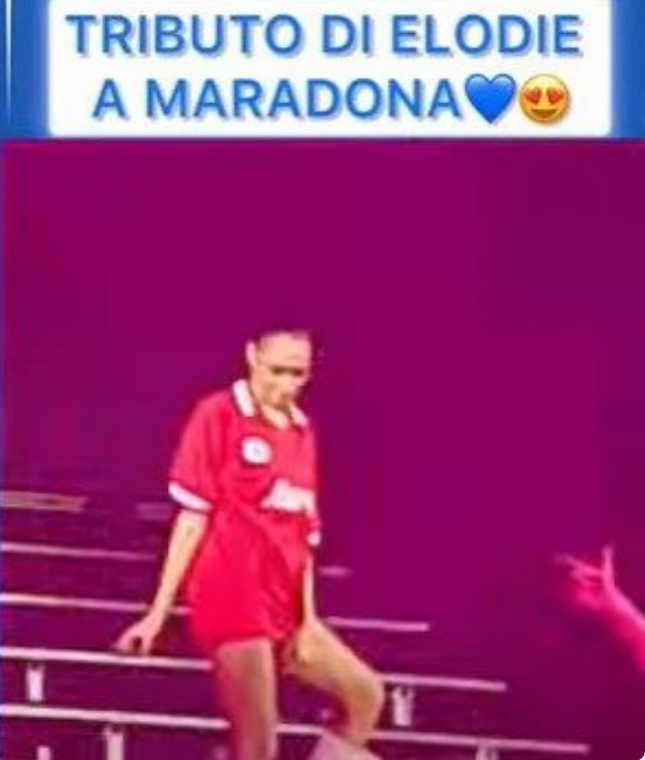 (FOTO) Elodie show a Napoli: la cantante omaggia Maradona