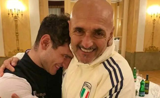 Luciano Spalletti Abbraccio Speciale a un Tifoso del Napoli