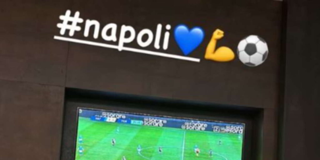 Hamsik fa il tifo per il Napoli: la foto durante la gara col Monza