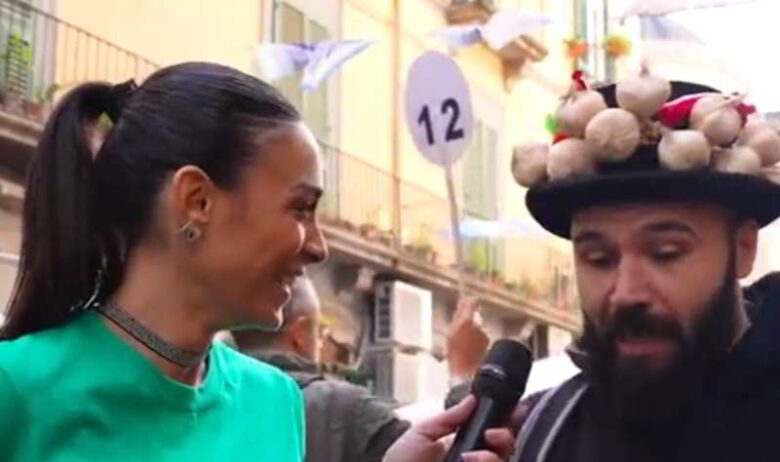 VIDEO Il Napoli celebra la scaramanzia partenopea: Le risposte dei tifosi sono incredibili