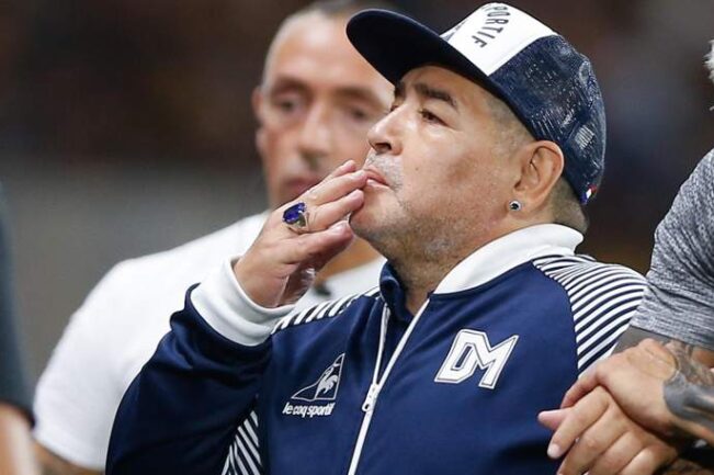 La scaramanzia di Maradona: I riti del Pibe in campo e in panchina