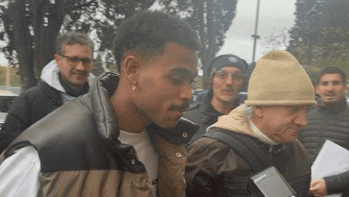 (VIDEO) Ngonge arrivato a Villa Stuart, tifosi Napoli scatenati: "Riportaci lo Scudetto!"