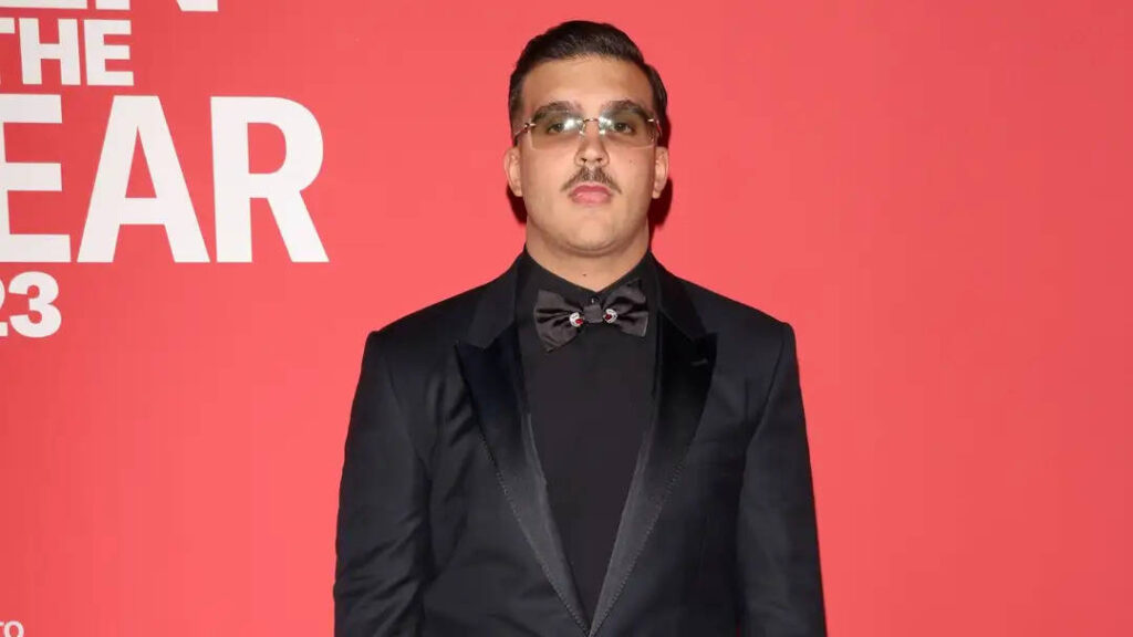 Chi è Geolier: Rapper, Tifoso del Napoli, e Amico di Insigne